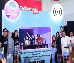 Telkomsel bersama Nuon merilis fitur baru Langit Musik Live yang memungkinkan pengguna untuk berinteraksi langsung dengan penyiar favorit (foto/ist)
